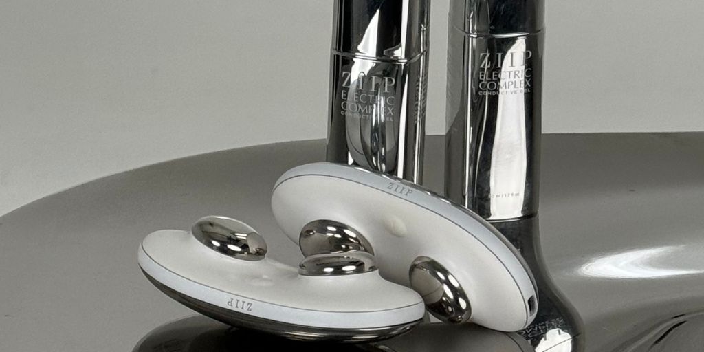 Close-up of ZIIP HALO and Electric Complex Gel reflected on a mirrored tray.
